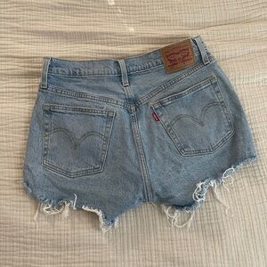 Levi's Women's light Blue Denim Shorts size 28